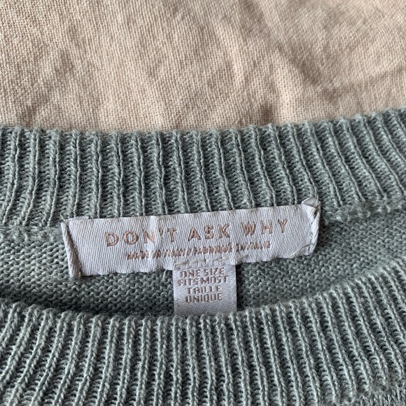 Lightweight Gray Knit Sweater - Picture 3 of 3